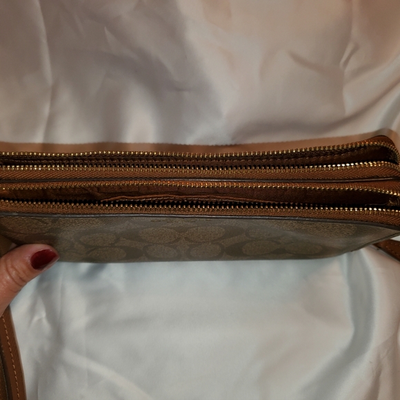 Large Coach Double Corner Zip Wristlet Wallet - Picture 6 of 10